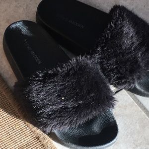 Steve Madden slippers